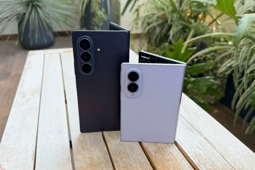 Galaxy Z Fold8 Ultra ו-Fold8 (צילום: רונן מנדזיצקי)