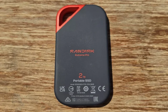 SanDisk Extreme PRO SSD V3 - חלק תחתון (צילום: יאן לנגרמן, גאדג’טי)