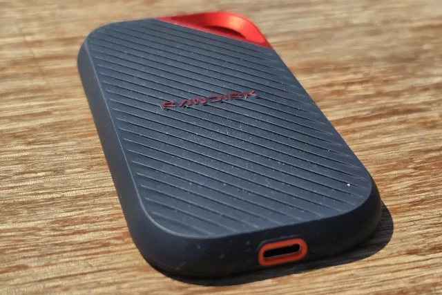 SanDisk Extreme PRO SSD V3 - חיבור USB4 (צילום: יאן לנגרמן, גאדג’טי)