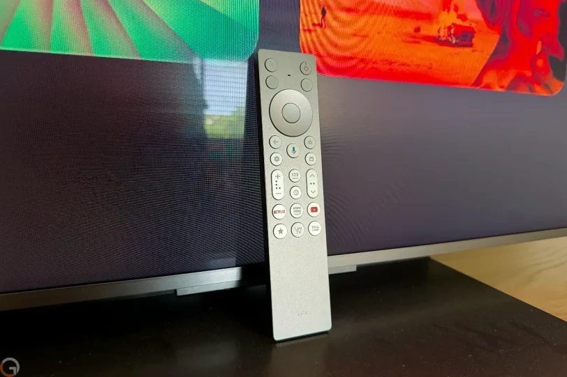 שלט רחוק TCL C8L (צילום: רונן מנדזיצקי)